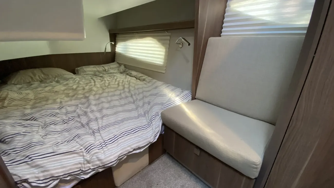 2016 Sealine C330 image 6