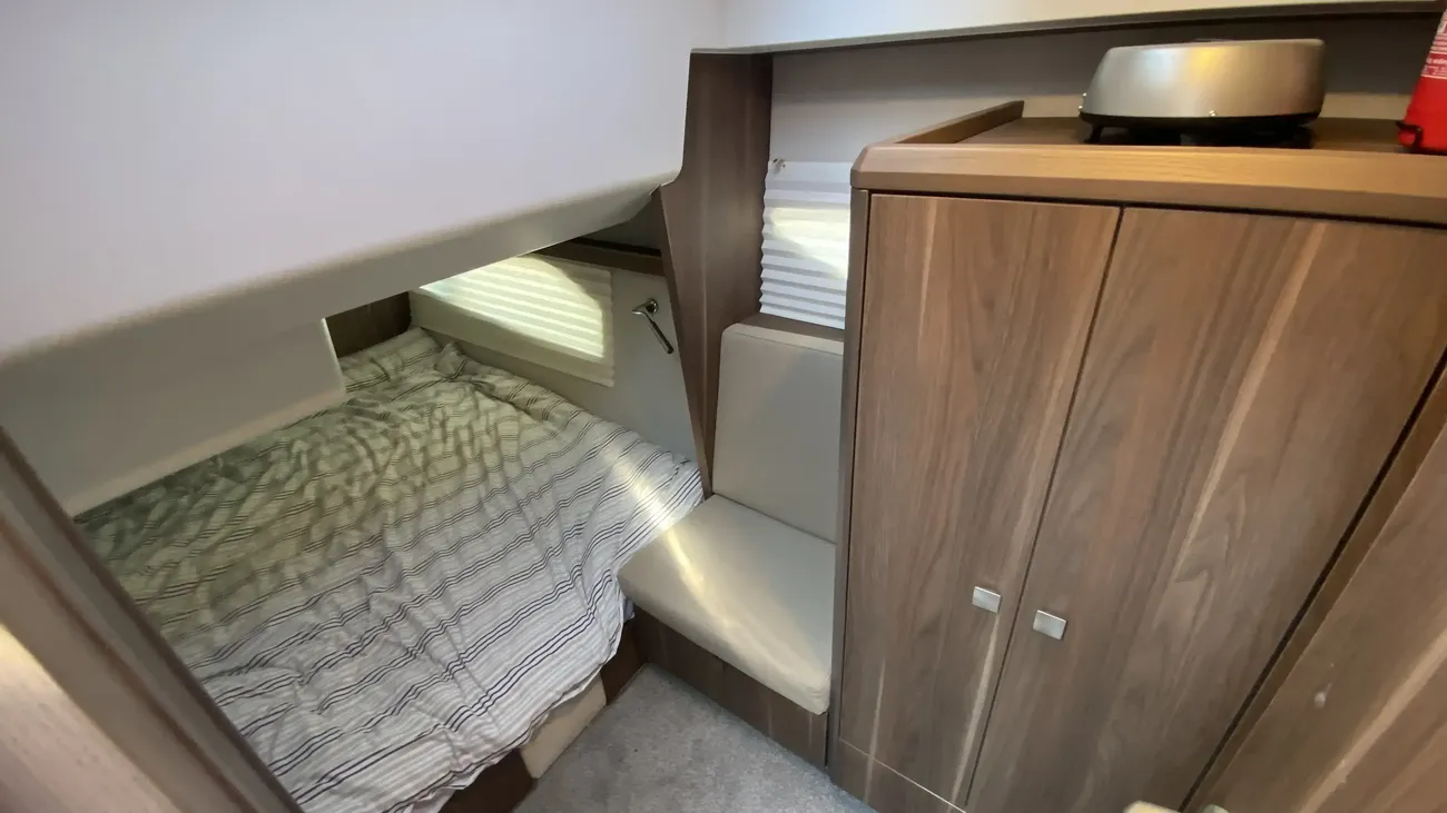 2016 Sealine C330 image 7