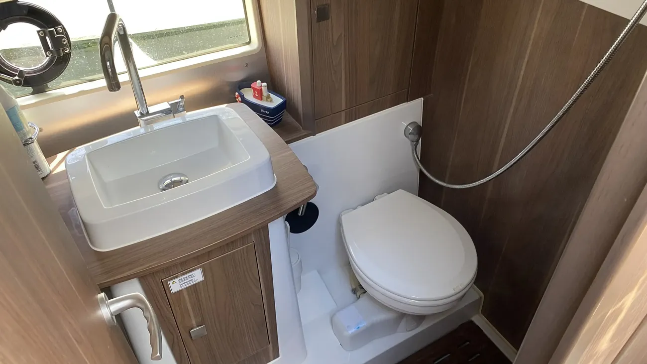 2016 Sealine C330 image 5