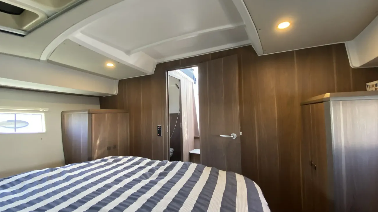 2016 Sealine C330 image 3