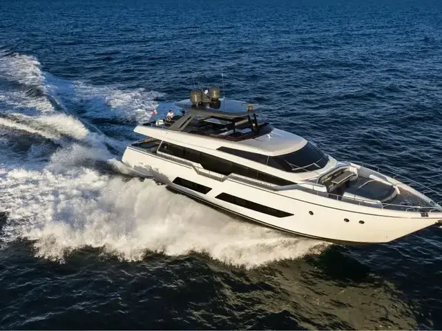 Ferretti Yachts 850