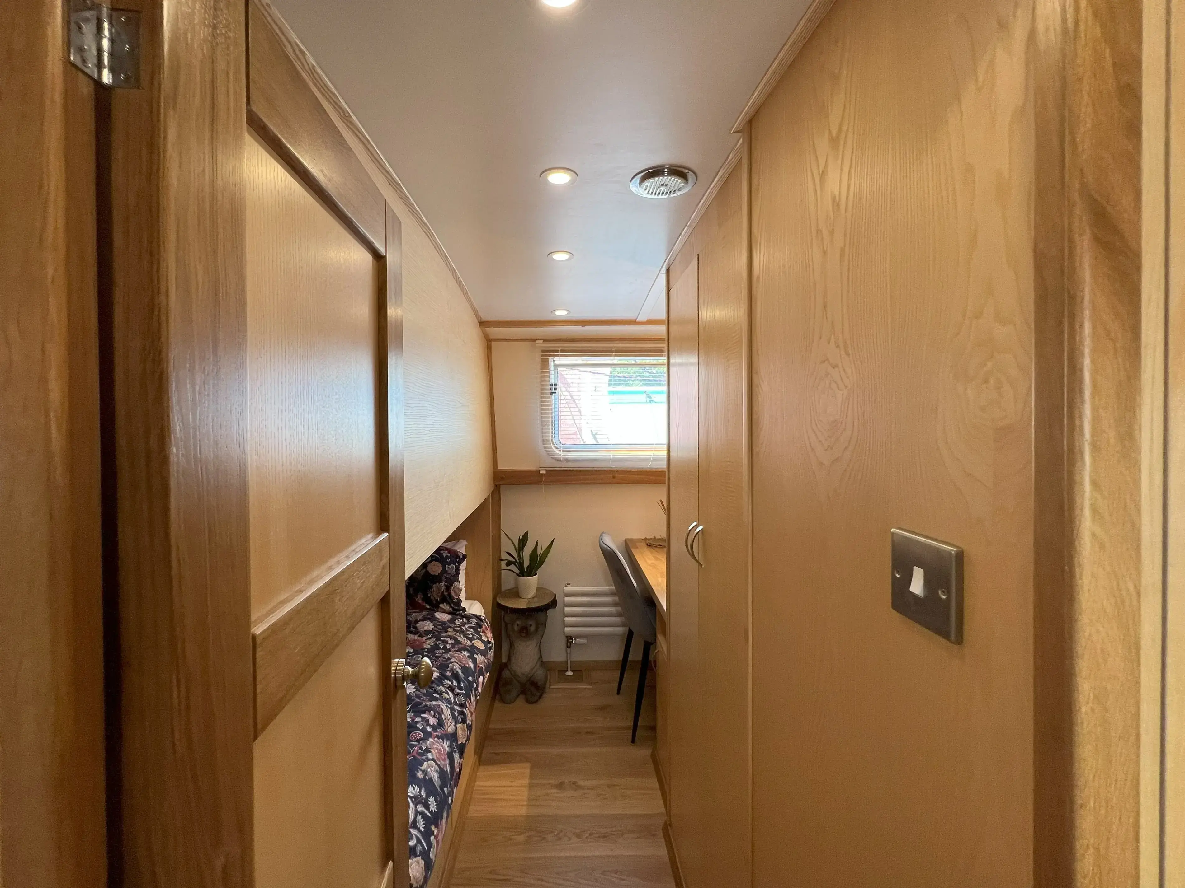 Viking Canal Boats 70' x 12'6'' Widebeam Persephone Tingdene