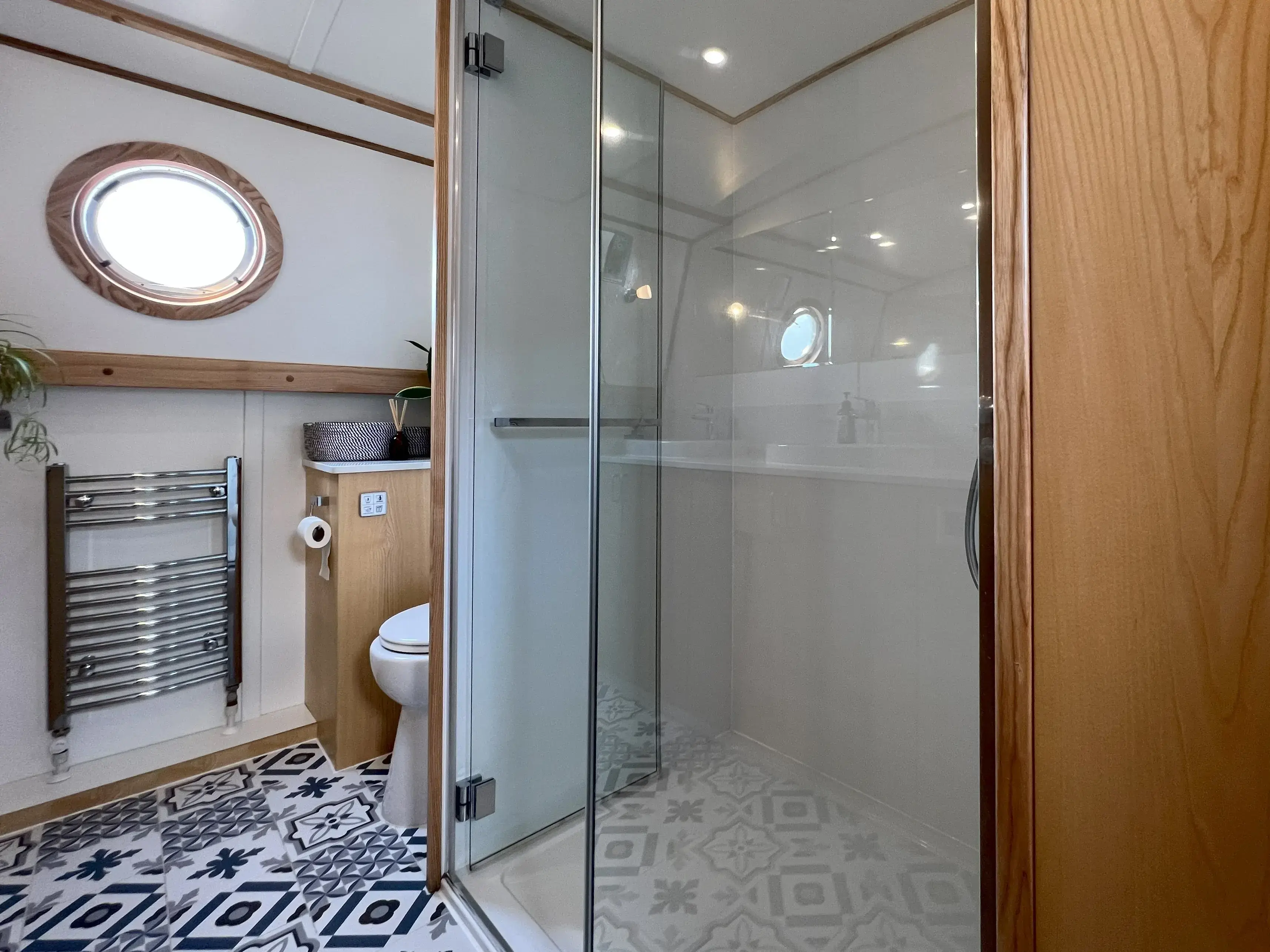 Viking Canal Boats 70' x 12'6'' Widebeam Persephone Tingdene