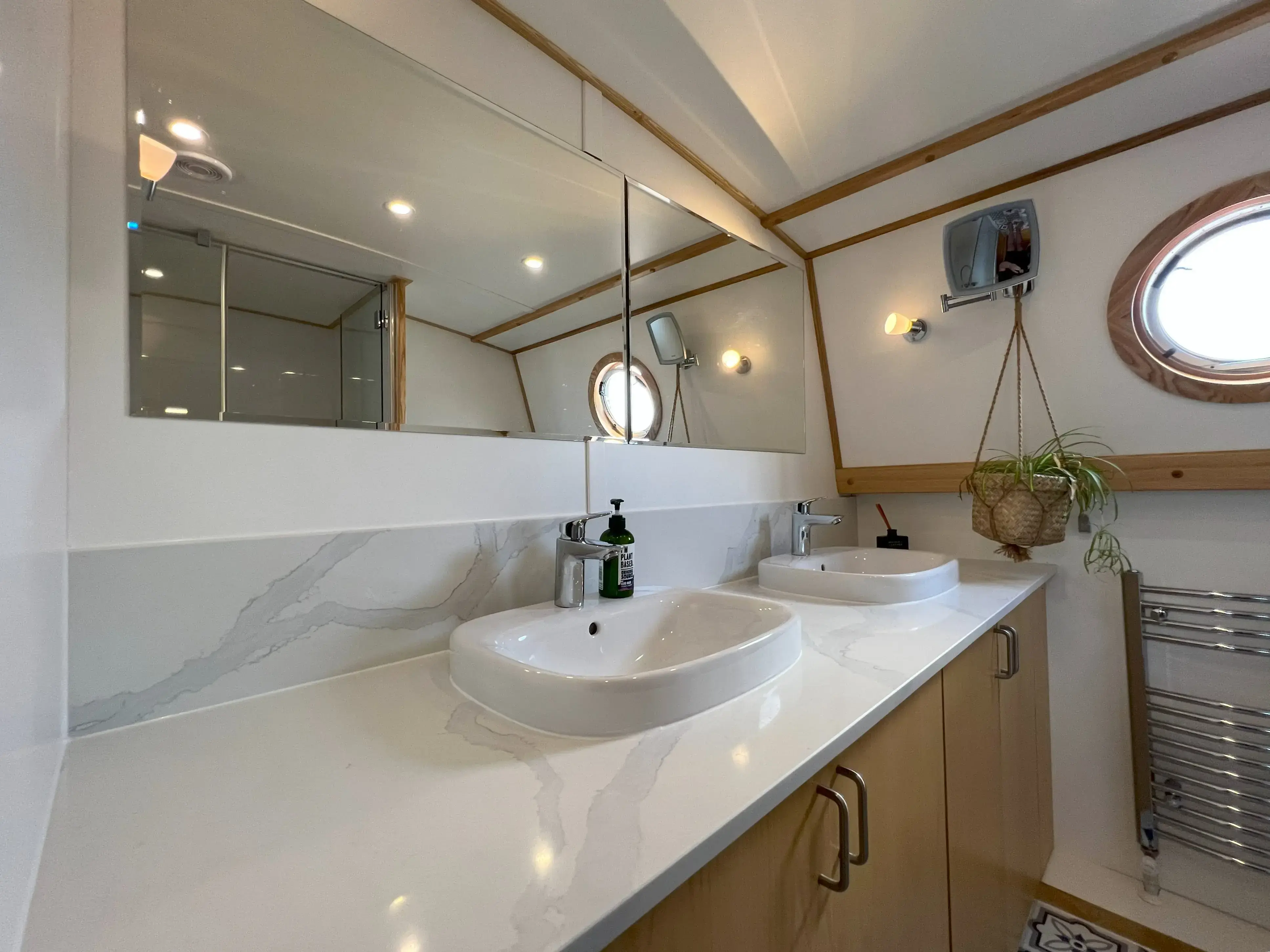 Viking Canal Boats 70' x 12'6'' Widebeam Persephone Tingdene