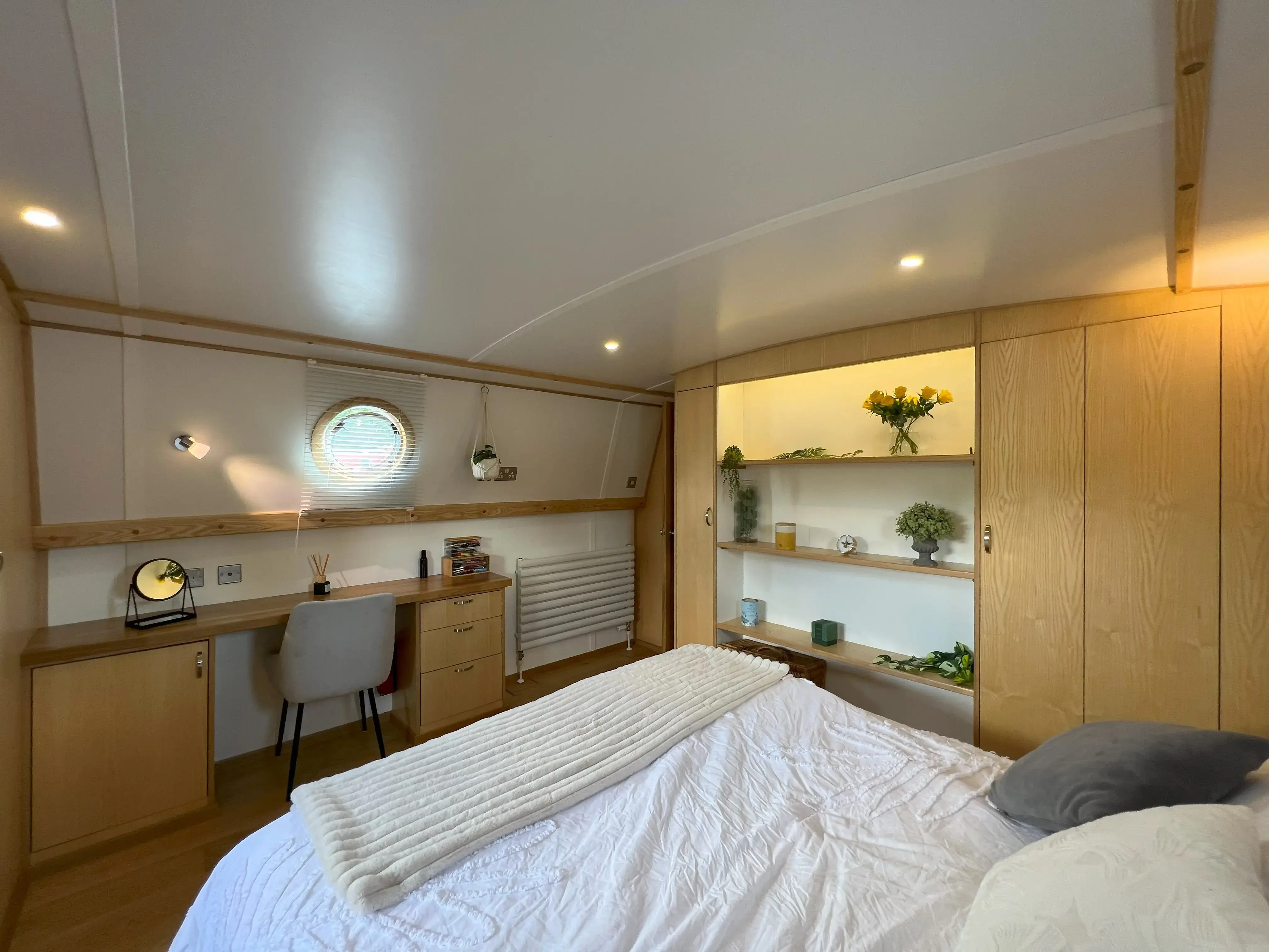 Viking Canal Boats 70' x 12'6'' Widebeam Persephone Tingdene