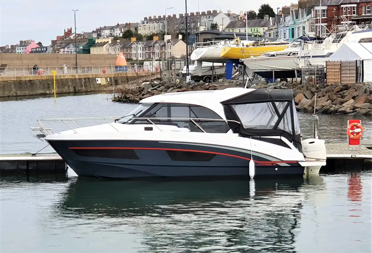 2019 Beneteau Antares 9