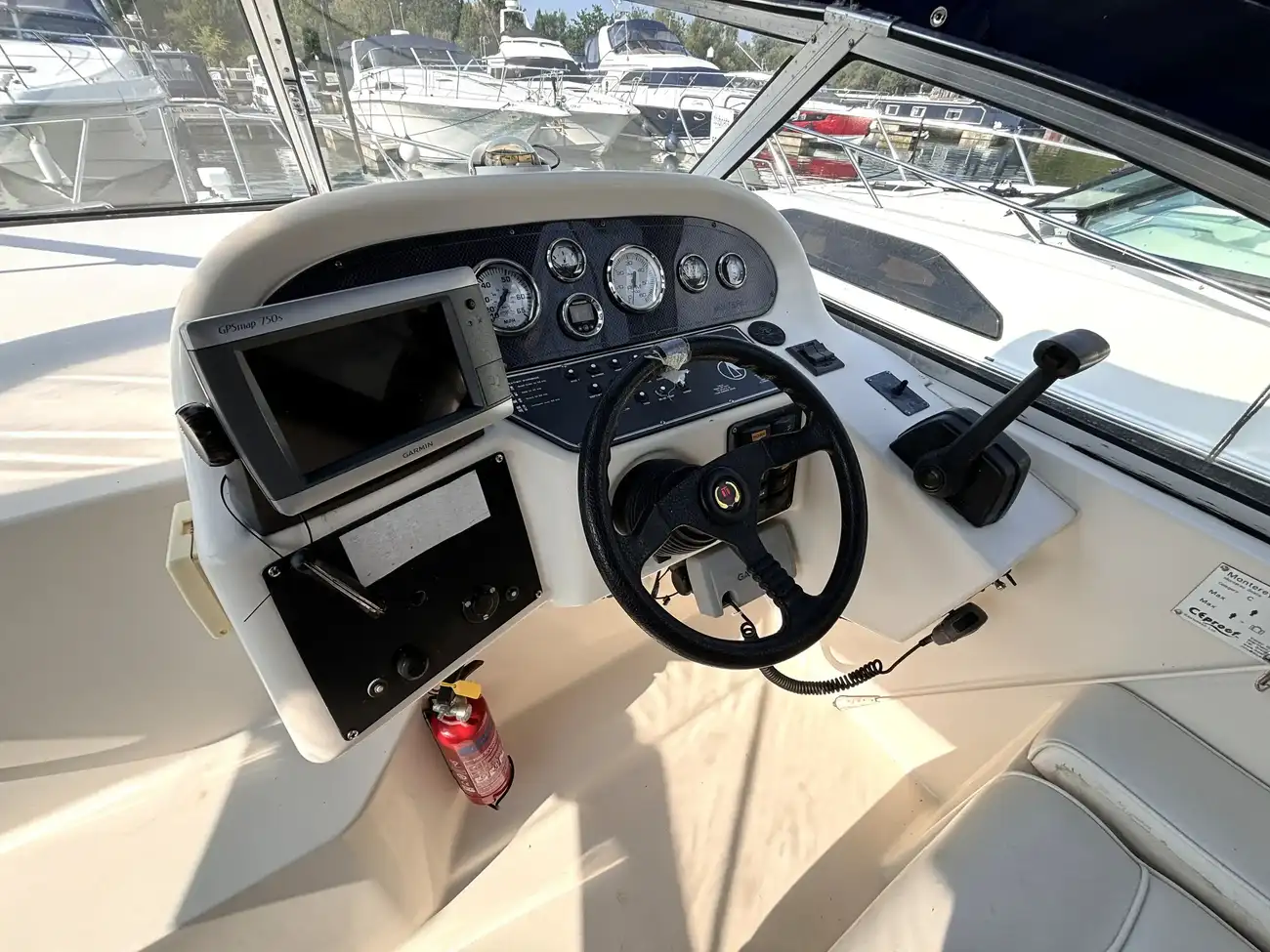 1999 Monterey 276 Cruiser image 2