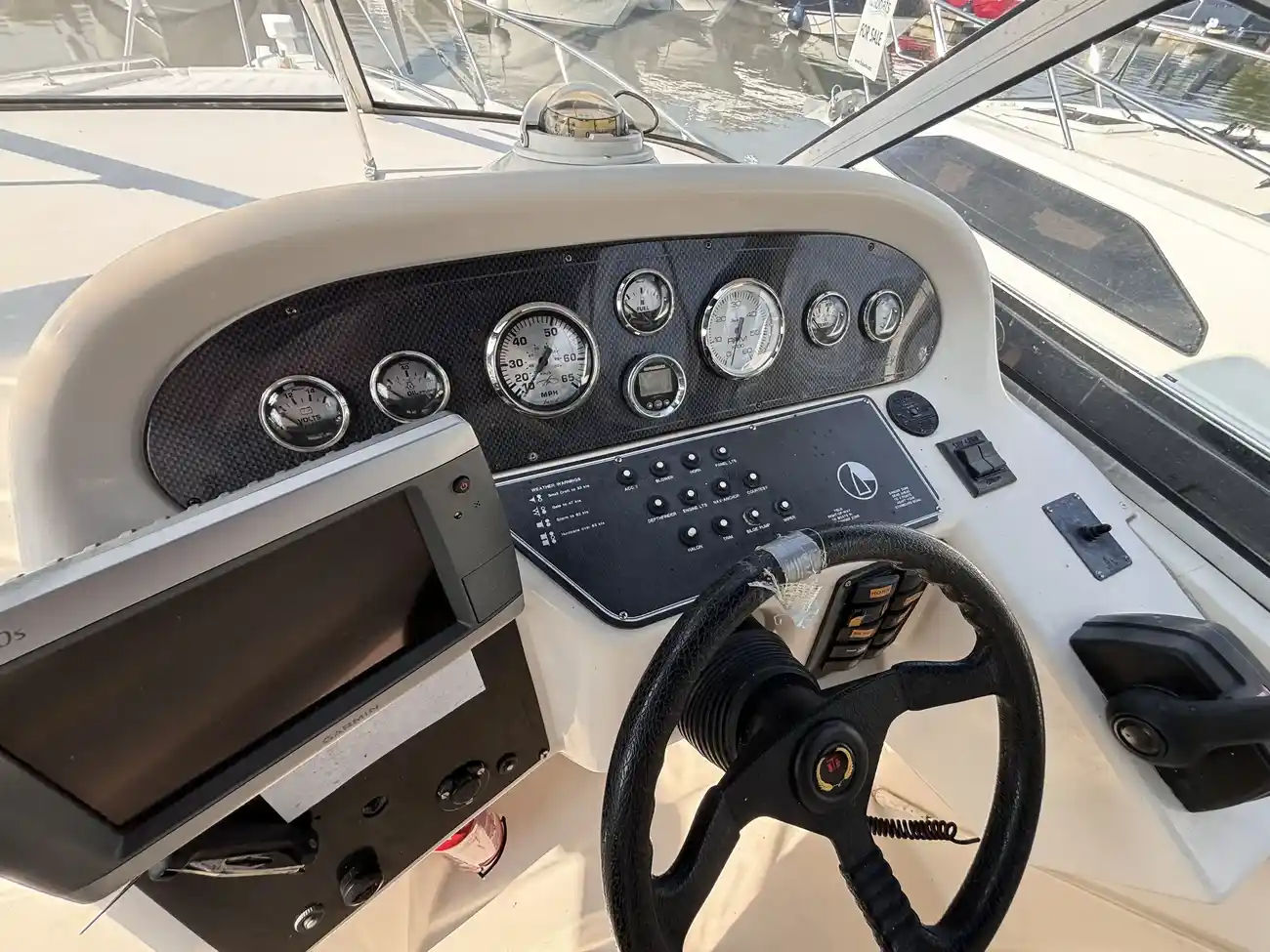 1999 Monterey 276 Cruiser image 3