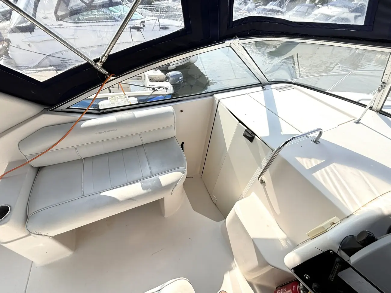 1999 Monterey 276 Cruiser image 4