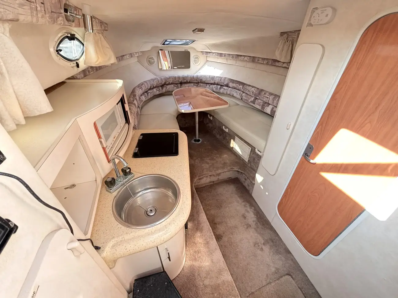 1999 Monterey 276 Cruiser image 5