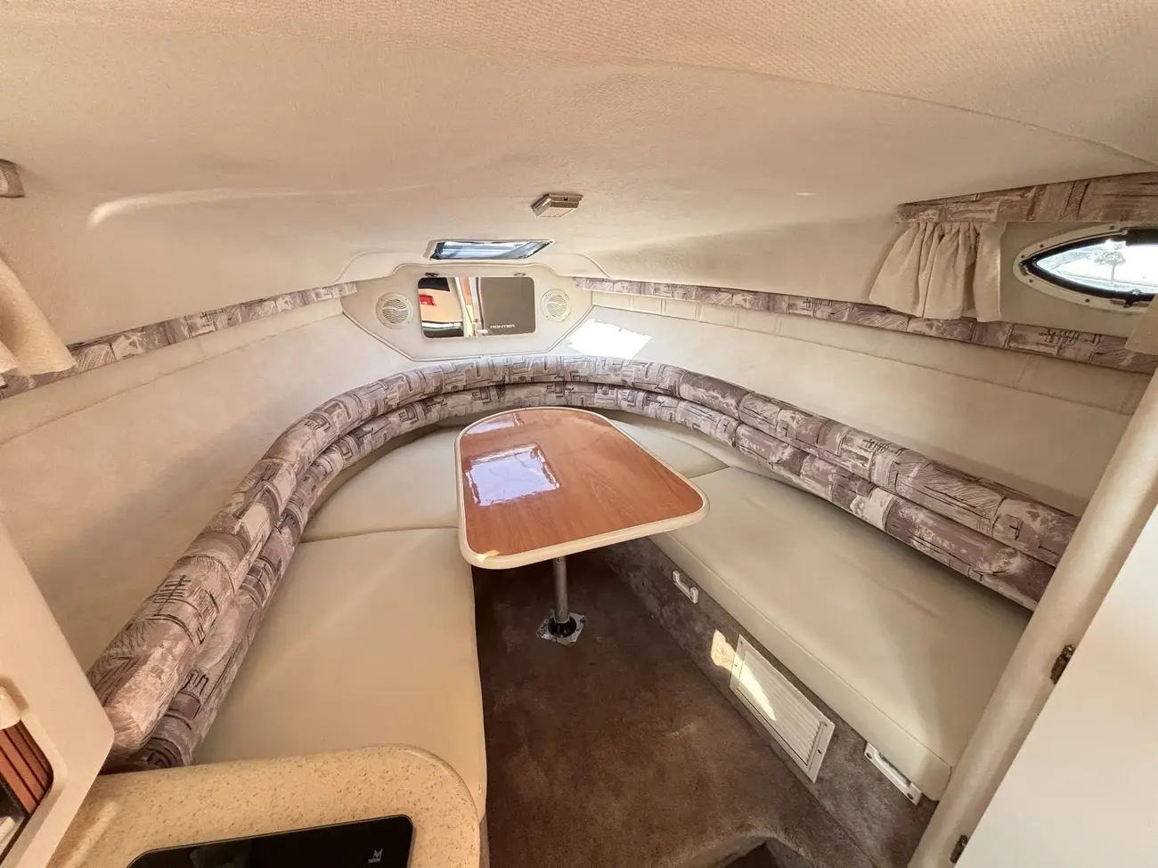 1999 Monterey 276 Cruiser image 6