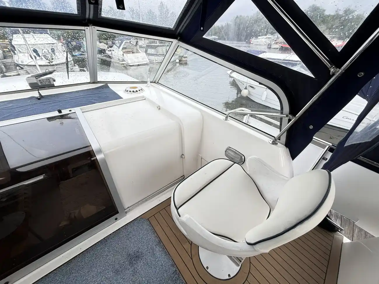 2000 Haines 320 image 16