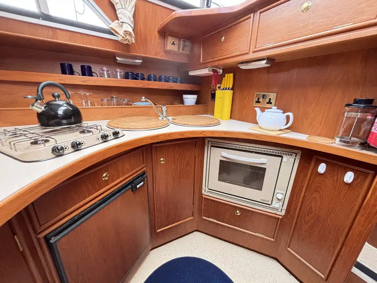 2000 Haines 320 image 25