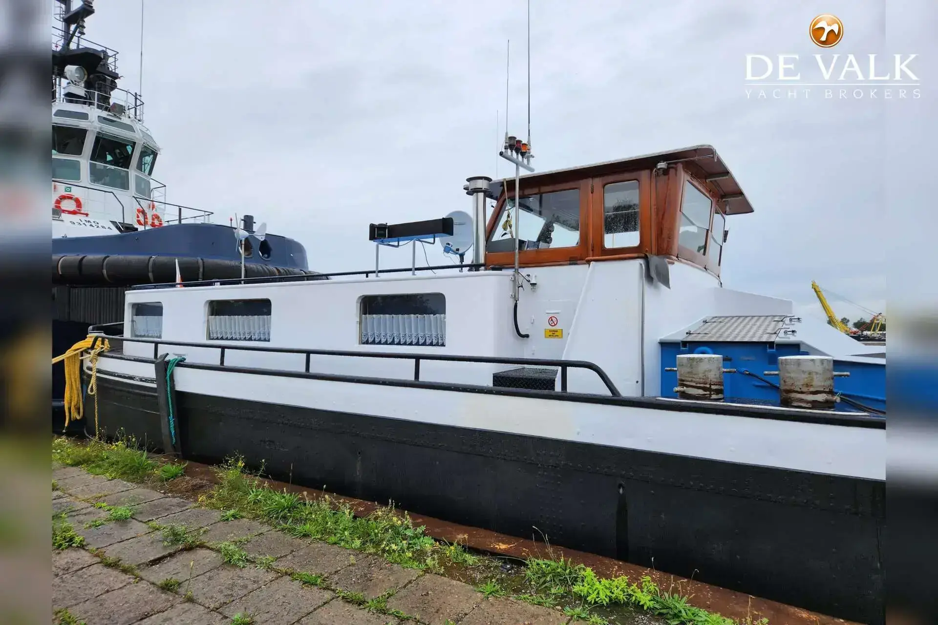 Spits 38 M Liveaboard Vessel