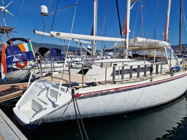 Amel Super Maramu 2000