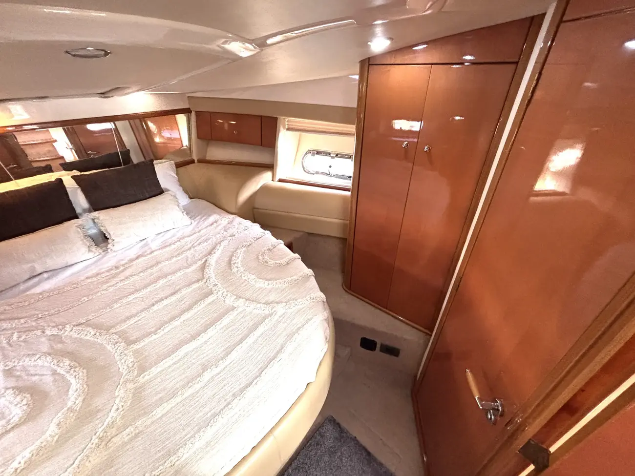 2003 Sealine S43 Sports Cruiser image 2