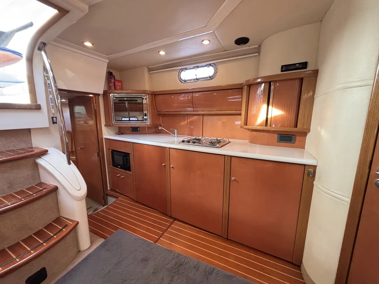 2003 Sealine S43 Sports Cruiser image 29