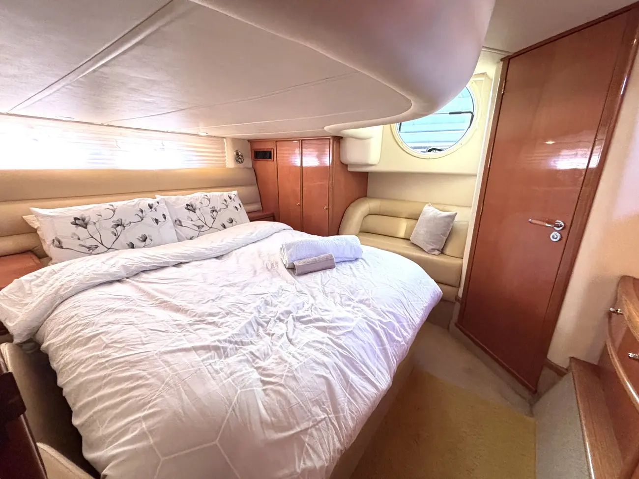 2003 Sealine S43 Sports Cruiser image 6