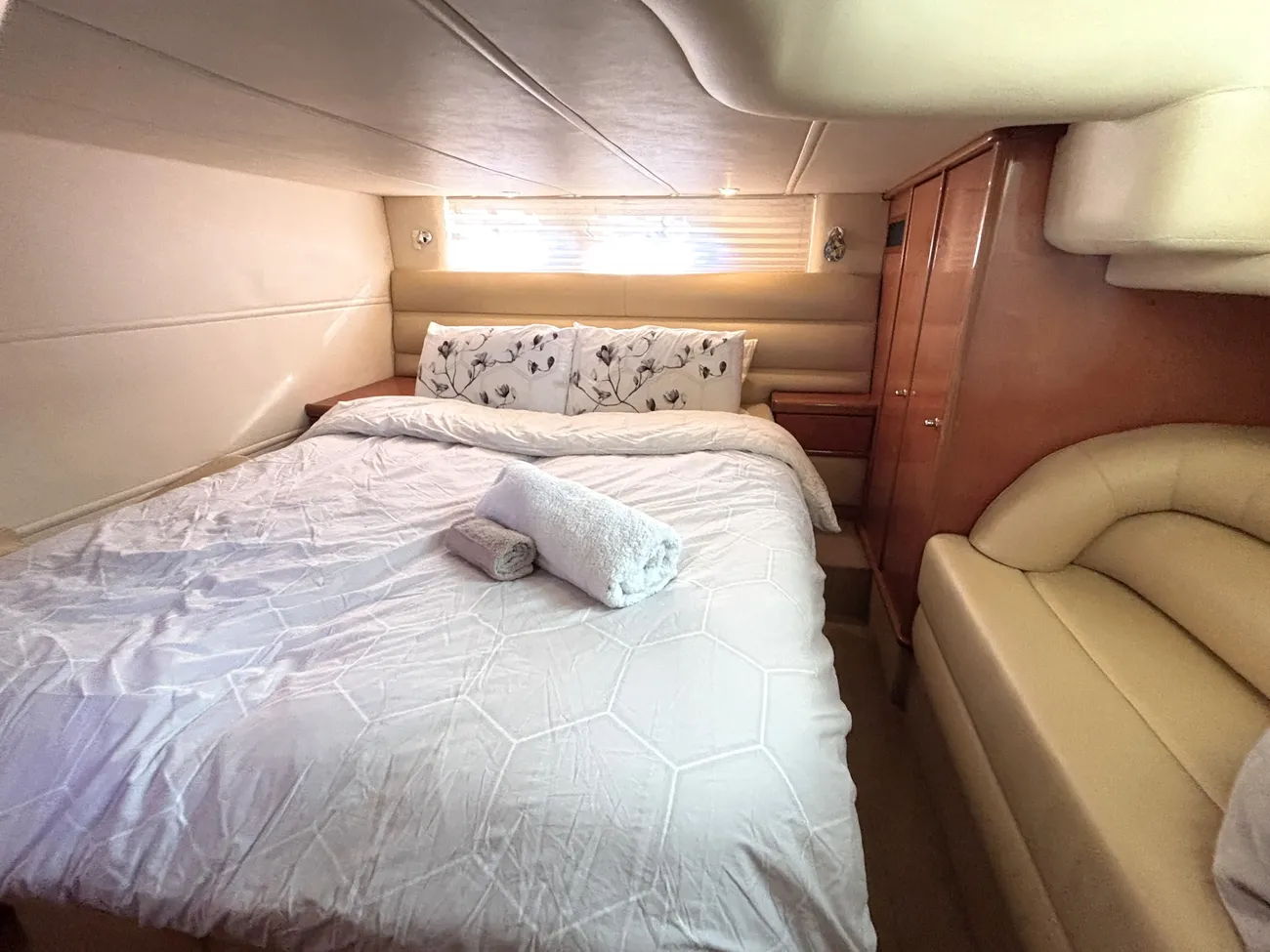 2003 Sealine S43 Sports Cruiser image 7