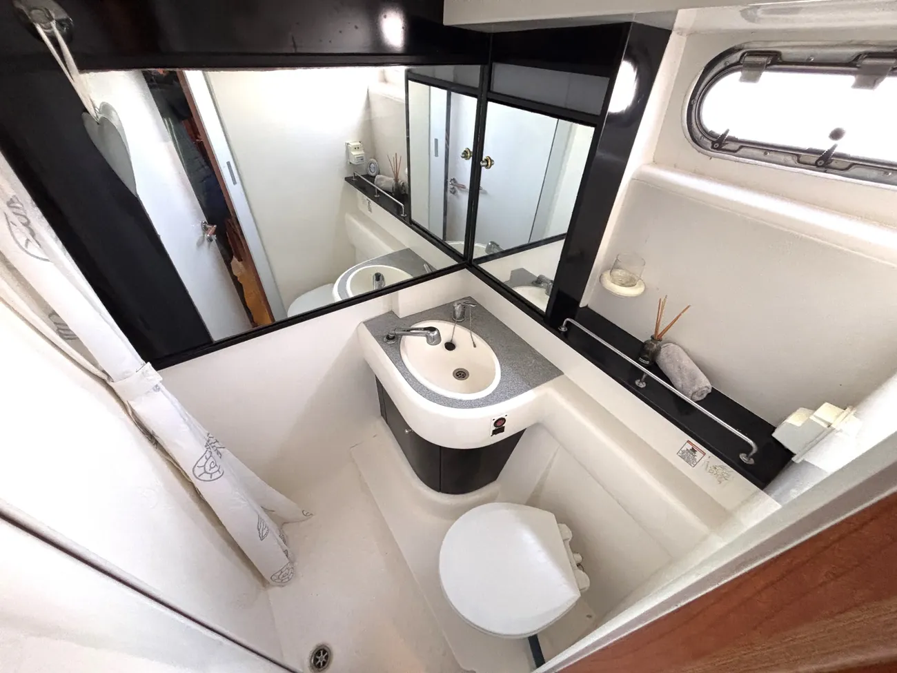 2003 Sealine S43 Sports Cruiser image 10