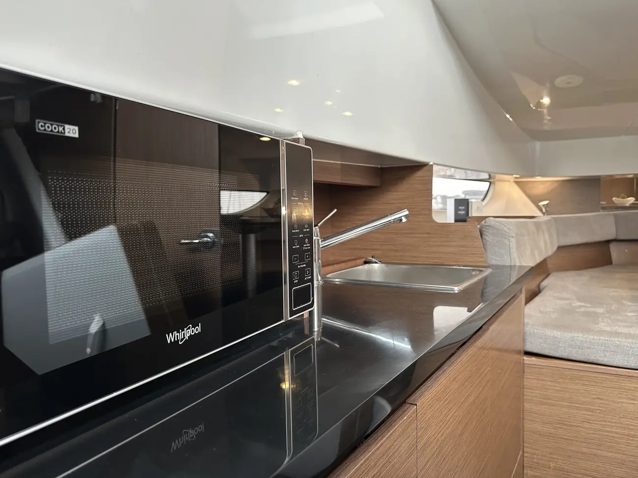 2021 Beneteau Flyer 9 Sundeck image 23