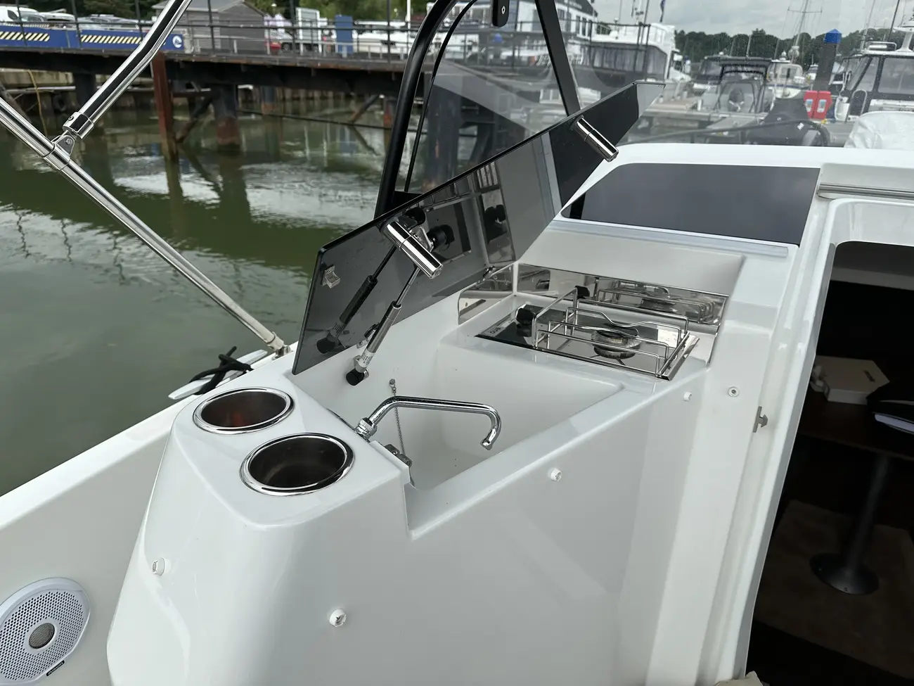 2021 Beneteau Flyer 9 Sundeck image 4