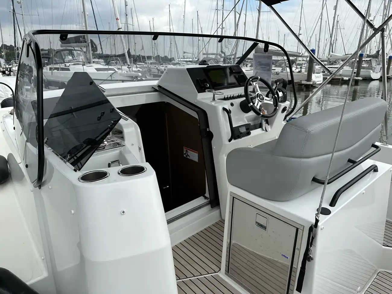 2021 Beneteau Flyer 9 Sundeck image 10