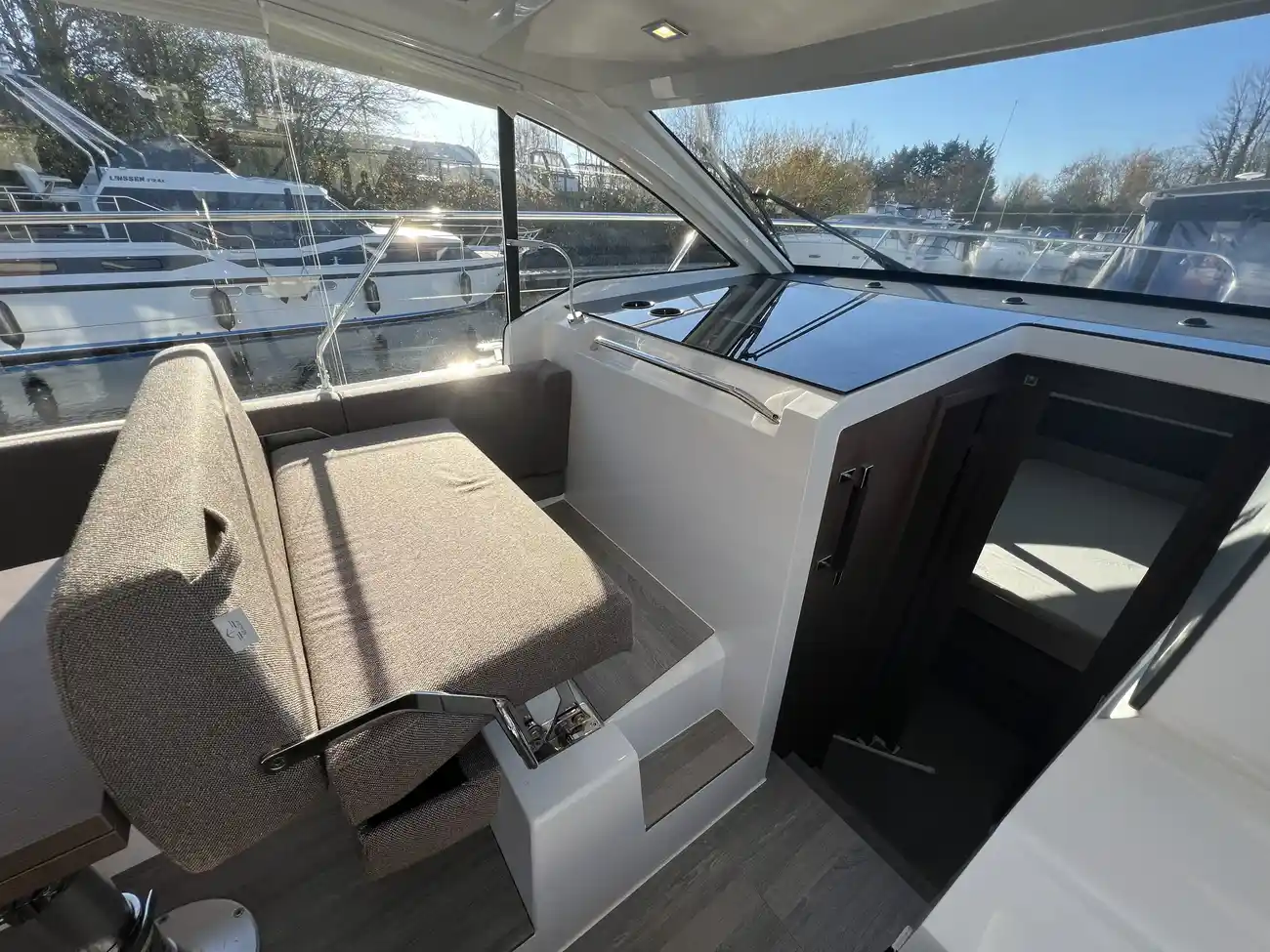2022 Sealine C335 image 14