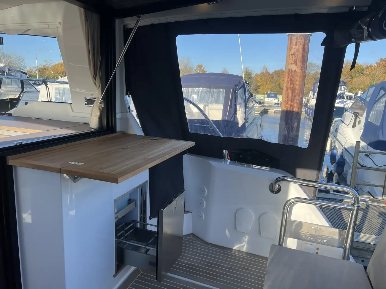 2022 Sealine C335 image 3