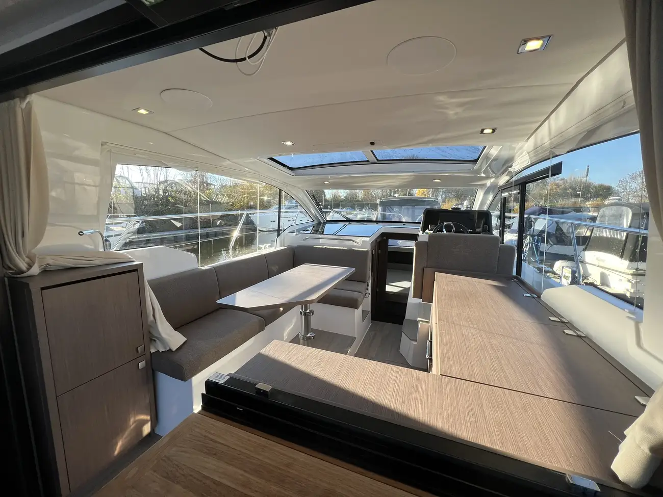 2022 Sealine C335 image 4