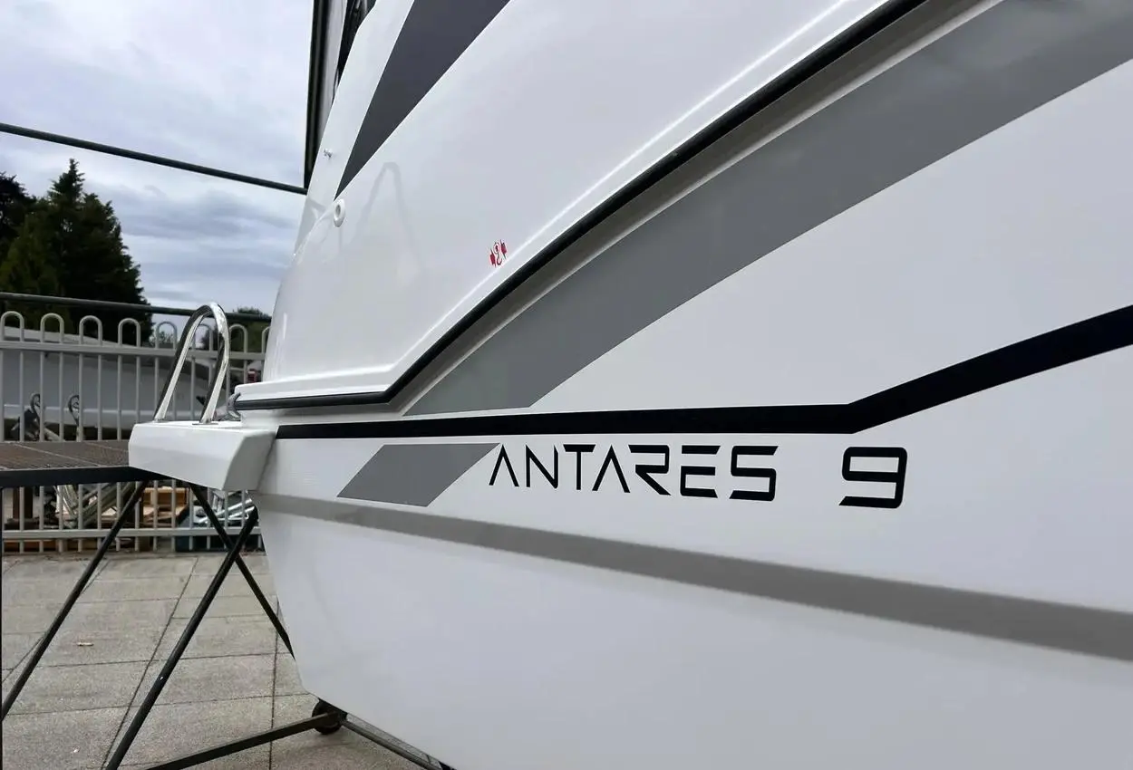 Beneteau Antares 9