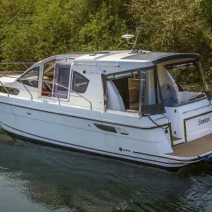 2023 Haines 32 Sedan