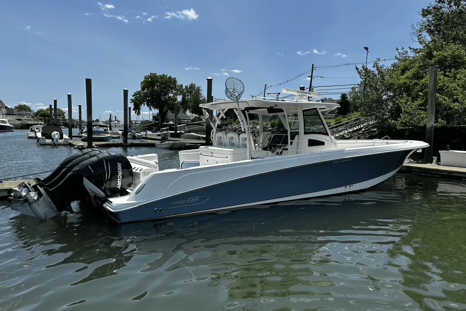 Boston Whaler 370 OUTRAGE