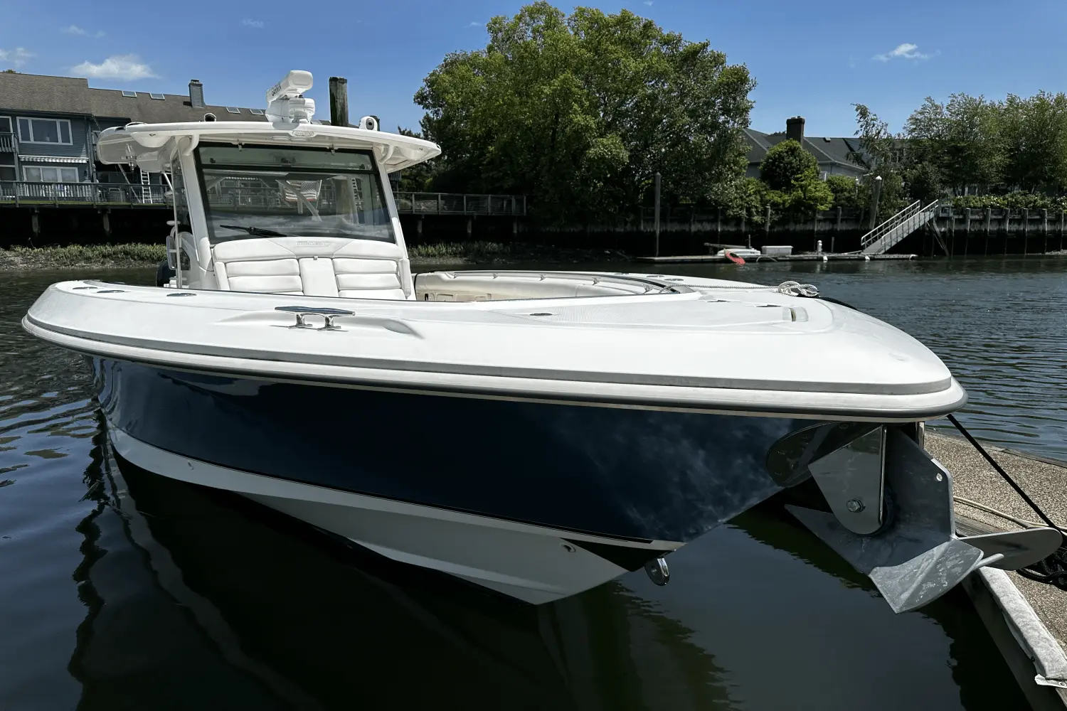 Boston Whaler 370 OUTRAGE