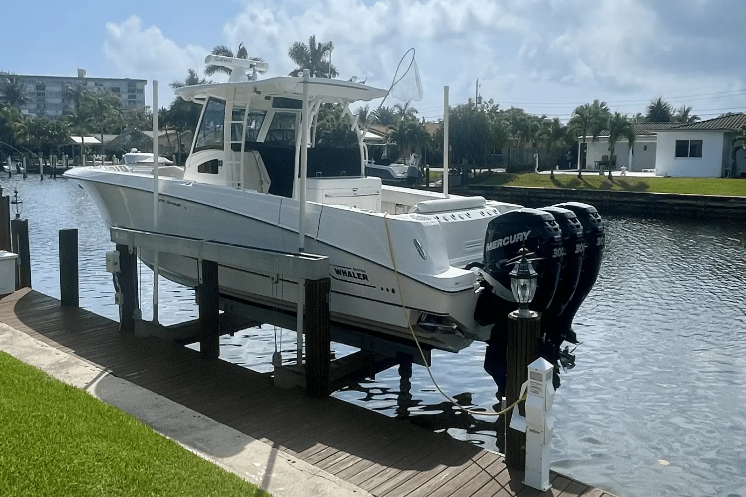 Boston Whaler 370 OUTRAGE