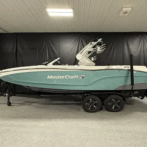 2025 Mastercraft XT22