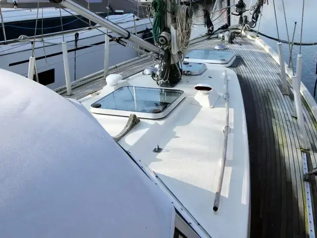 Hallberg-Rassy 352
