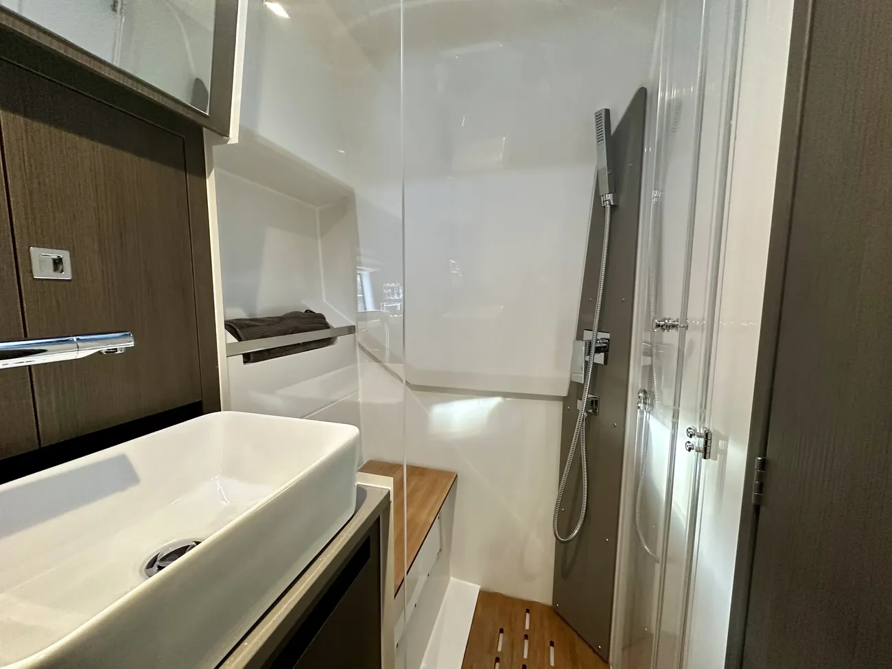 2025 Sealine S335 image 29