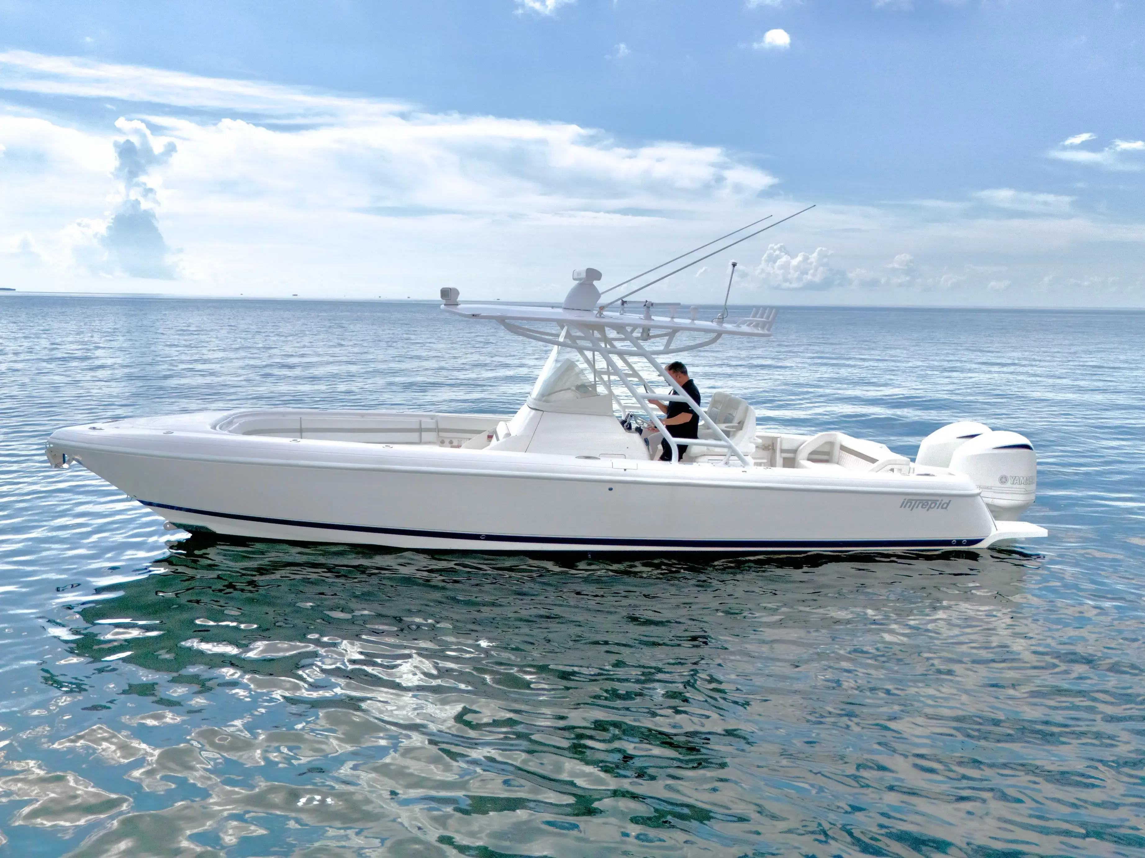 2014 Intrepid 327 CC for Sale in Miami, FL #540588 - Righ