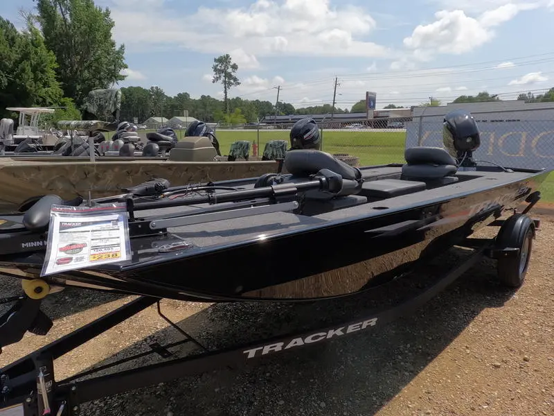 TRACKER Boats PANF17 25 for sale - E0803f2d858e4a3ebbec7d78f2fdf57ae4dc77baa4b7403f91803a9c7a275507.webp