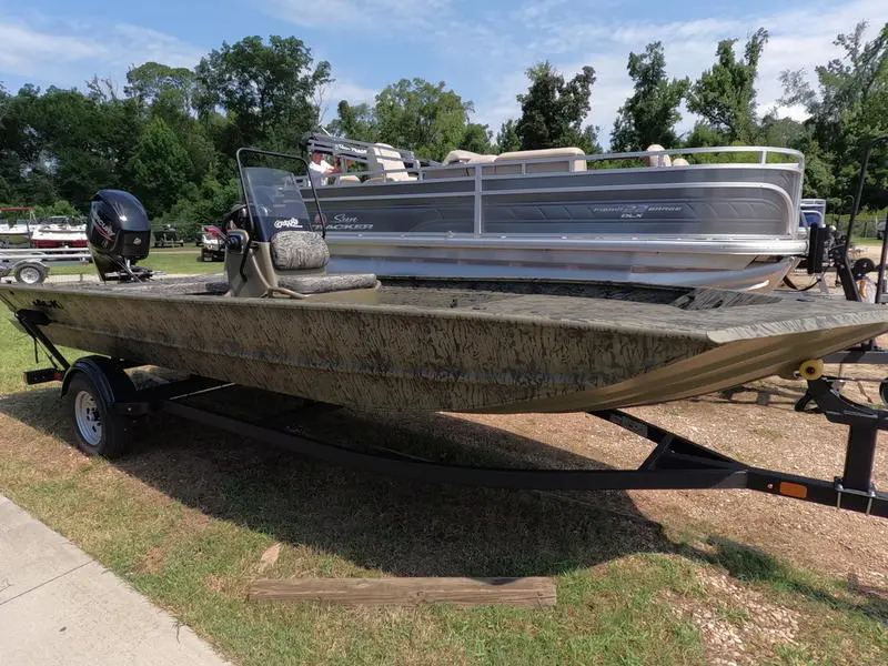 TRACKER Boats T1860CCY 26 for sale - 42f0c389b7994be4a2ece30209819a6075511dbf89624dbab9c31d8ab9a75d35.webp