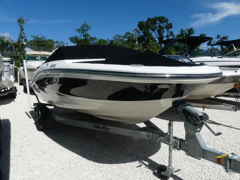 Sea Ray SPX 190 Outboard