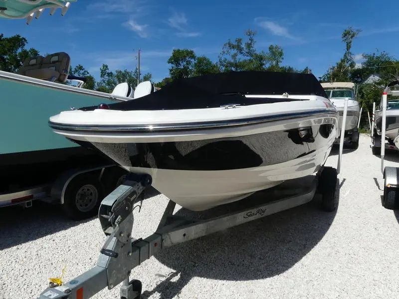 Sea Ray SPX 190 Outboard