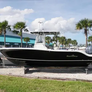 2015 Nauticstar 2500 XS Center Console