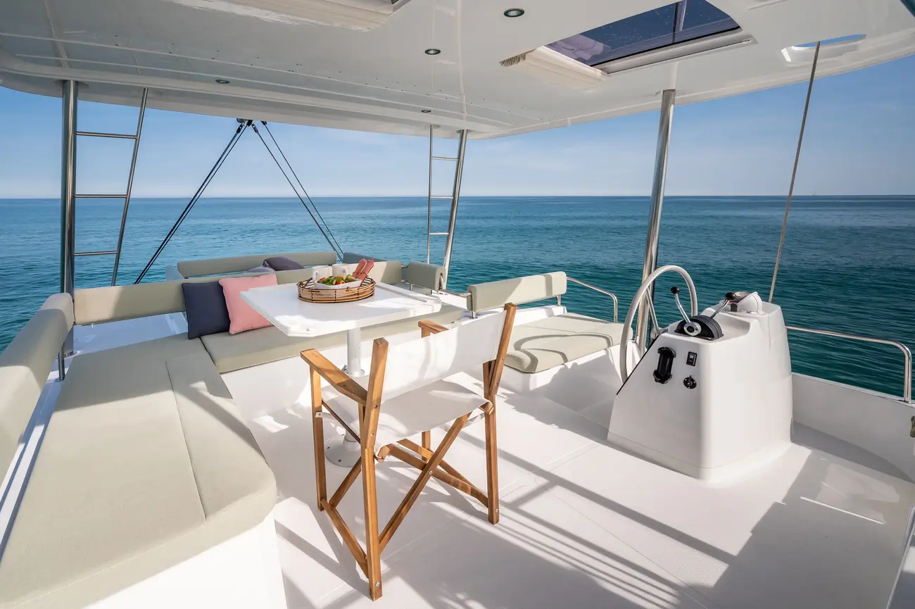 https://www.rightboat.com/boat_images/image_29190816/compressed_aa619028e7ce48bcb578e83fc491ebb27a148db152bd45c6847b5a8156161919.webp photo 25