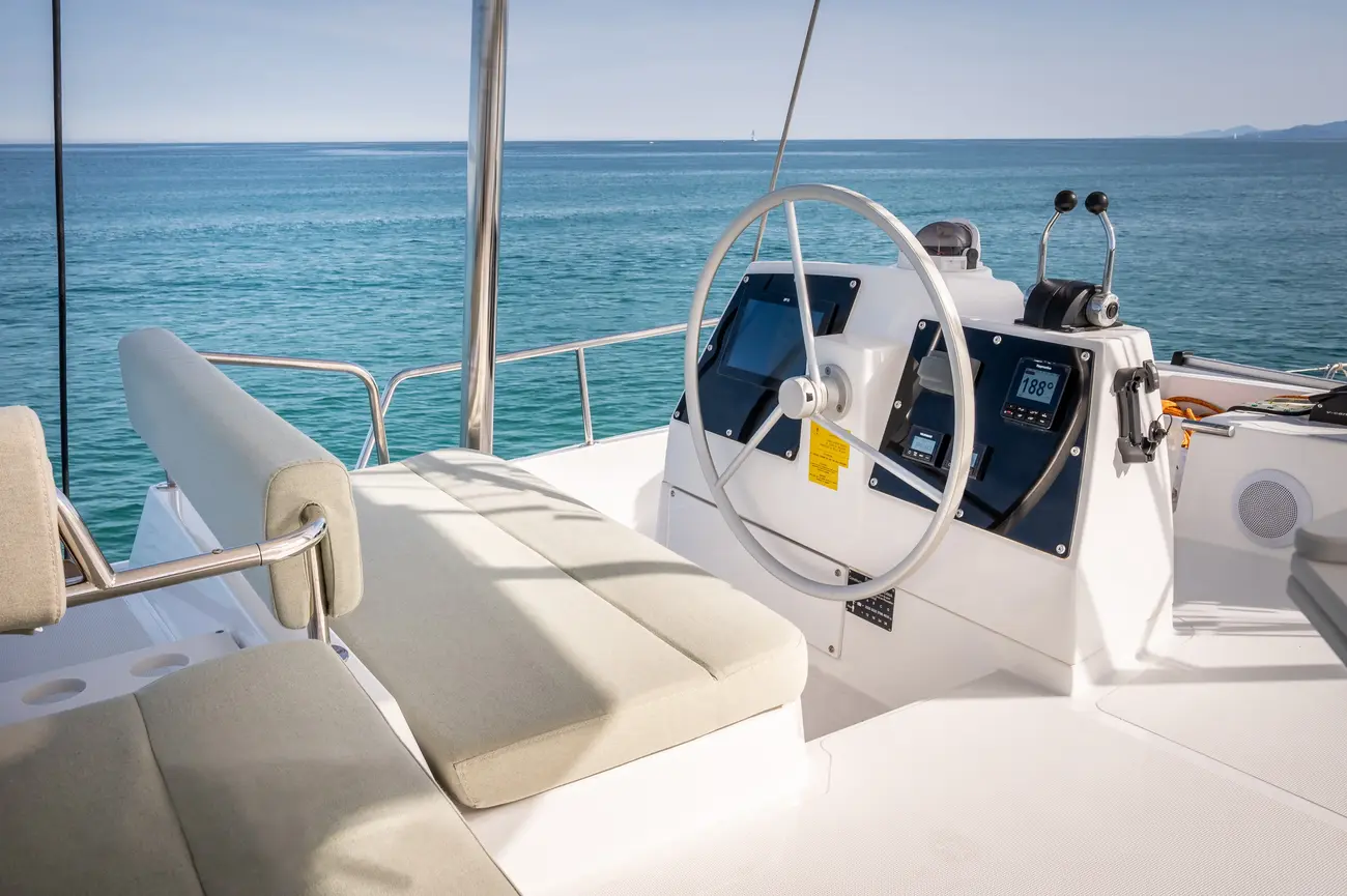 https://www.rightboat.com/boat_images/image_29190823/compressed_c8db5fd107c440f6ba1413e56fbc2ed2fe64d95dd052423ca3cc4aa8b35e2eca.webp photo 26