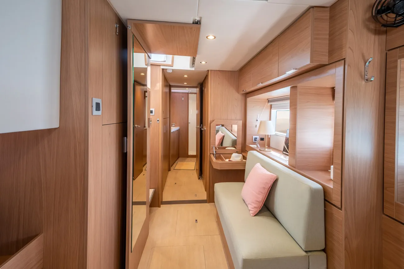 https://www.rightboat.com/boat_images/image_29190827/compressed_f97d60e0b28b44ca810060d997f303d236572539f38a439982926ed7c085a772.webp photo 23