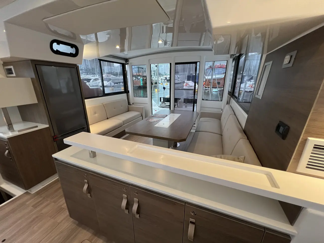 https://www.rightboat.com/boat_images/image_29203123/compressed_dc513b9cb72e4456bfdc10957bf066d03786f2393ee64741bde699bf34d68489.webp photo 9