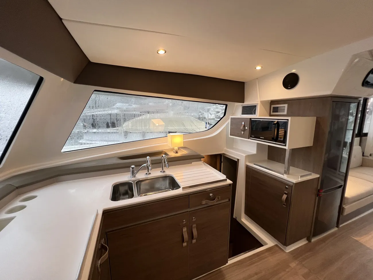 https://www.rightboat.com/boat_images/image_29203125/compressed_7d486b0da8e54f13ae565bc93d7fadf89ded17f7c3704326863ab52cc95a83a9.webp photo 14