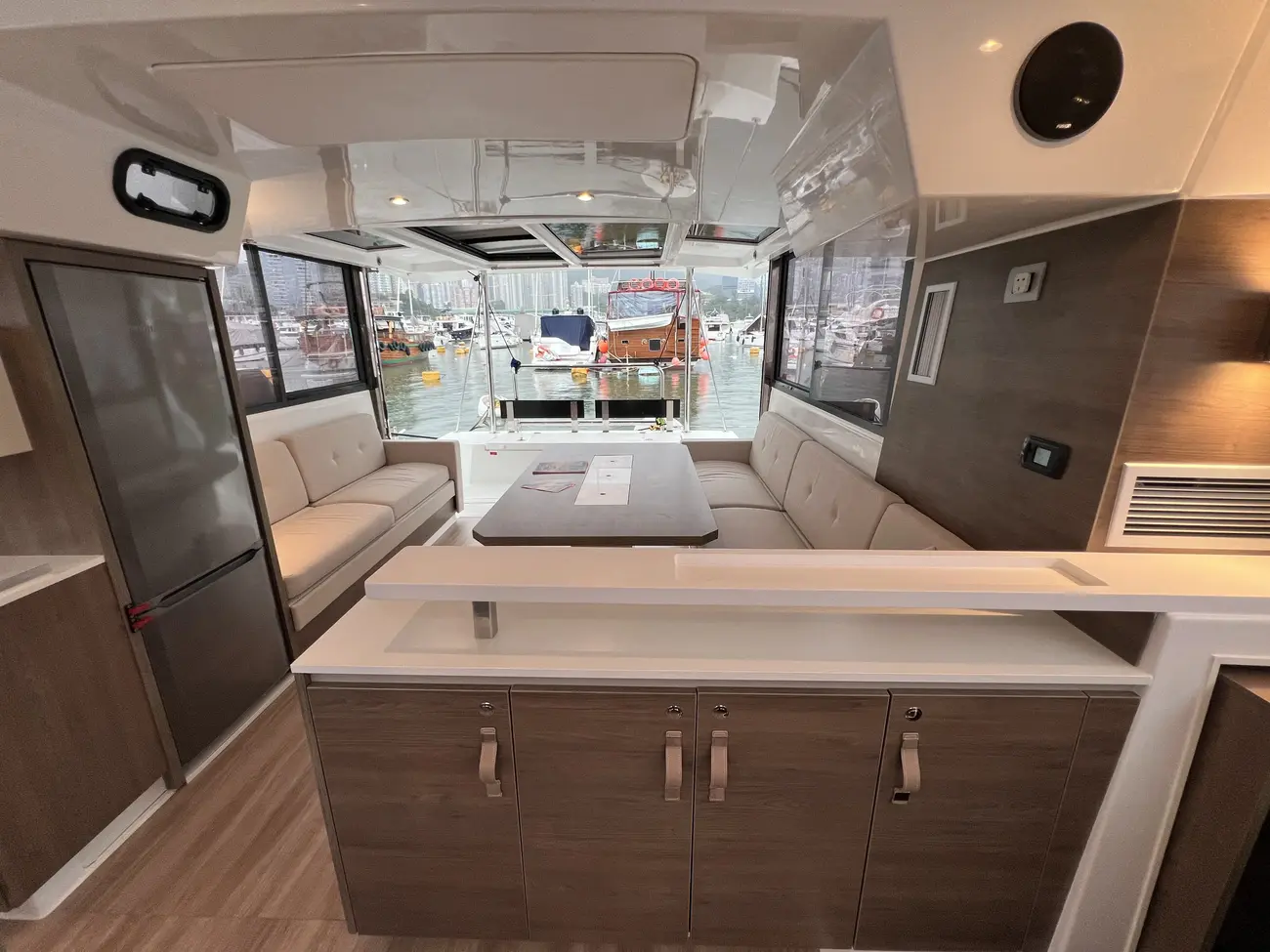 https://www.rightboat.com/boat_images/image_29203129/compressed_41ff0222edd3426b84dfe78c3e450358c05433862eb04128a933f56ff784d211.webp photo 10